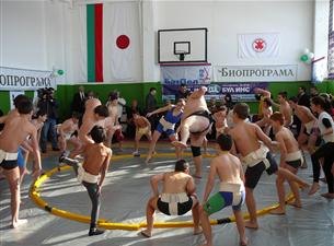 Японският посланик и държавни ръководители аплодираха първата детска сумо школа в България